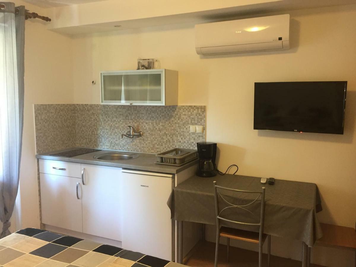 Apartments Nautica Barbat na Rabu Экстерьер фото